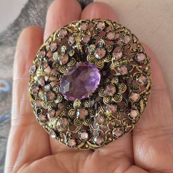 Ornate Gold and Mauve Brooch - Picture 6 of 6